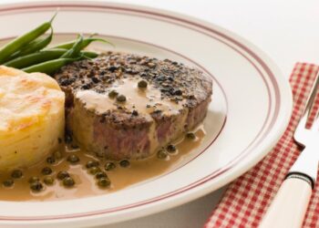 FILET MIGNON ΜΕ ΣΩΣ ΡΟΚΦΟΡ
