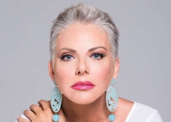 Η δική μας Νανά μιλάει για όλα στην «Huffington post»
