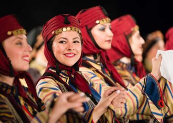 Η παράδοση ταξιδεύει φορεσιά τη φορεσιά