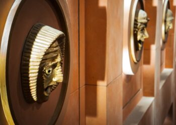 ΚΘΒΕ: 60 ΧΡΟΝΙΑ ΕΡΩΤΑΣ ΜΕ ΤΗ ΝΥΜΦΗ ΤΟΥ ΘΕΡΜΑΪΚΟΥ