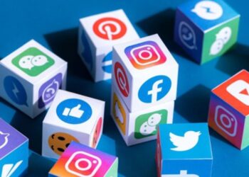 ΤΑ MAINSTREAM MEDIA, ΤΑ SOCIAL MEDIA, Ο ΚΟΙΝΩΝΙΚΟΣ ΚΑΙ ΠΟΛΙΤΙΚΟΣ ΧΩΡΟΣ & Η ΚΟΙΝΩΝΙΑ ΤΩΝ ΠΟΛΙΤΩΝ