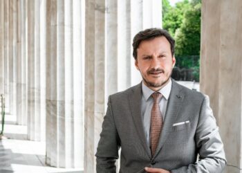 ΩΡΑ ΓΙΑ ΕΞΩΣΤΡΕΦΕΙΑ ΚΑΙ ΣΥΝΕΡΓΑΣΙΕΣ