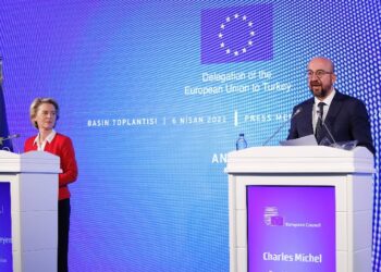 Ο ΚΑΝΑΠΕΣ ΤΟΥ ΕΡΝΤΟΓΑΝ ΚΑΙ Η ΥΠΟΚΡΙΣΙΑ ΤΗΣ ΔΥΣΗΣ