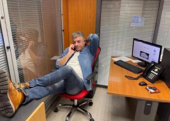 ΔΩΣΕ ΜΟΥ ΤΟ ΧΕΡΙ ΣΟΥ ΠΑΛΙ…
