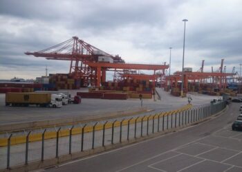 ΣΥΡΙΖΑ ΣΕ ΚΥΒΕΡΝΗΣΗ: ΒΑΛΤΕ ΦΡΕΝΟ ΣΤΗΝ COSCO