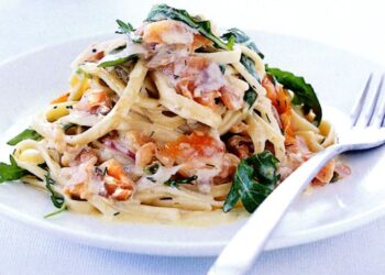 TAGLIOLINI ΜΕ ΣΟΛΟΜΟ ΚΑΠΝΙΣΤΟ