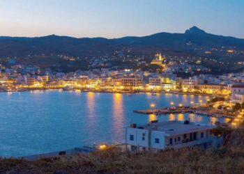 Τήνος, Αύγουστος και Παναγία: το αχώριστο τρίπτυχο του καλοκαιριού