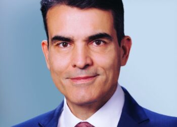 ΔΗΜΟΣΙΑ ΔΙΟΙΚΗΣΗ: Ο «ΜΕΓΑΛΟΣ ΑΣΘΕΝΗΣ» ΘΕΡΑΠΕΥΕΤΑΙ